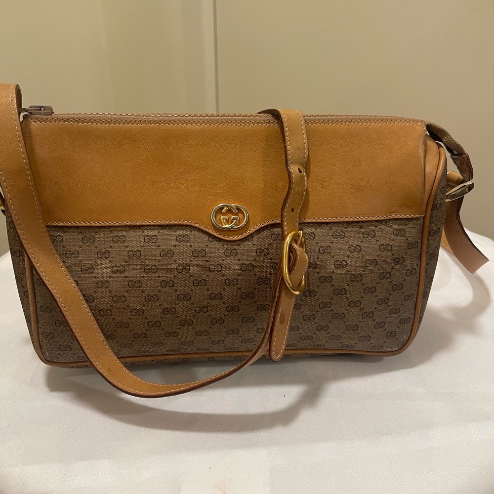 Gucci Vintage 1970’s-1980’s C monogram Call outs are peeling on inside and strap